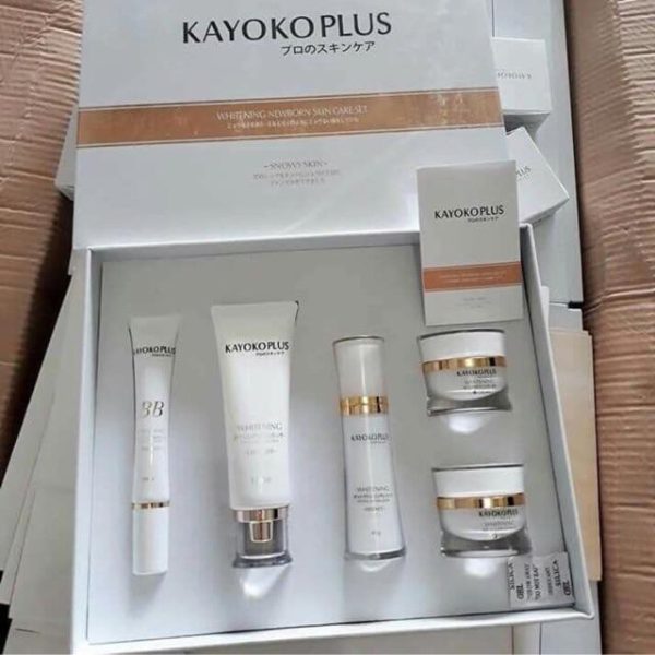 Bộ mỹ phẩm Kayoko trắng set 5 món